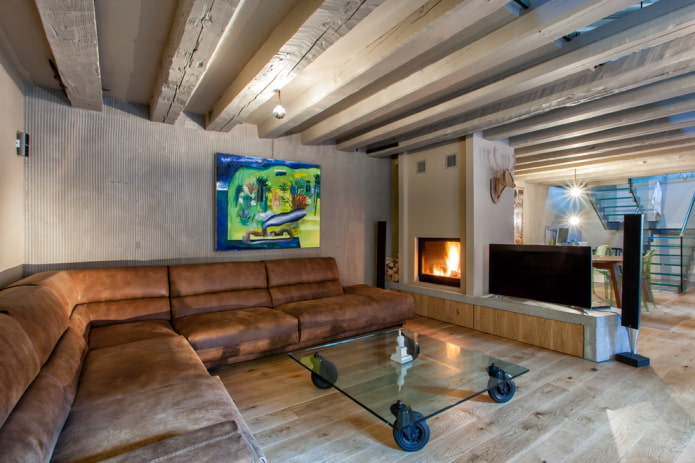 mesa en el interior de la sala de estar en el estilo loft