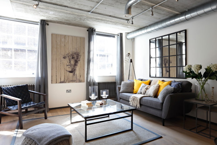 Mesa de centro en un interior estilo loft
