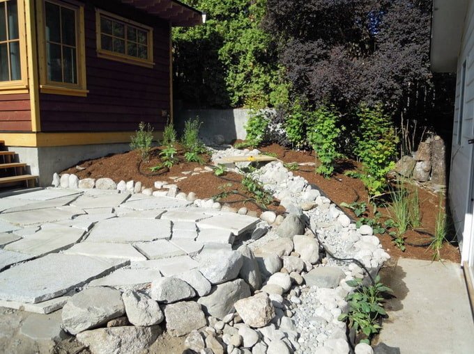Arroyo seco de piedra blanca listo para usar
