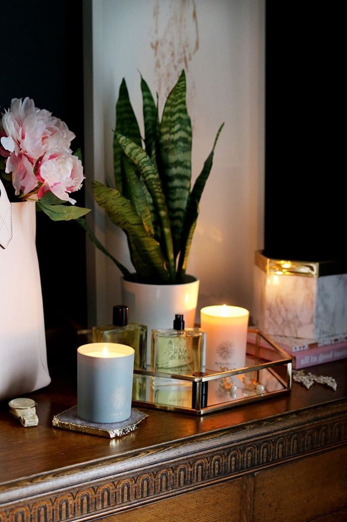 Velas en la cómoda