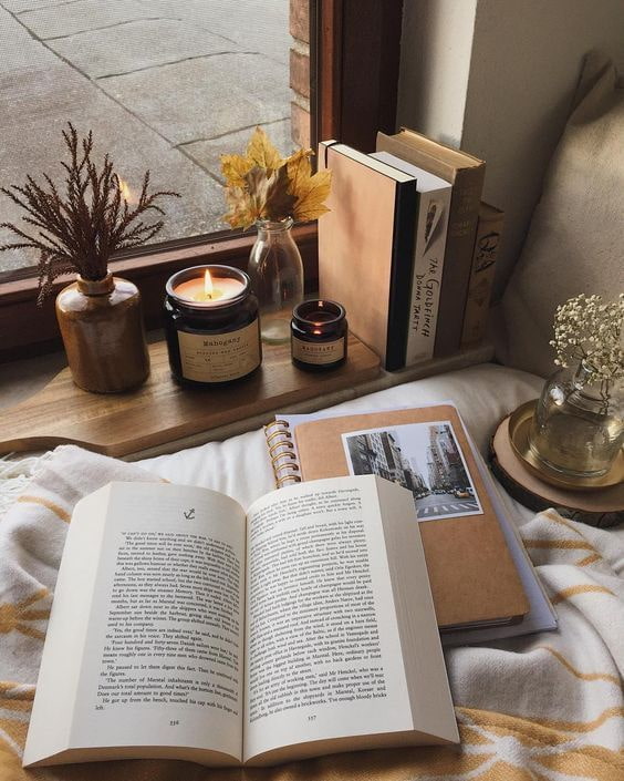 En el alféizar con libros