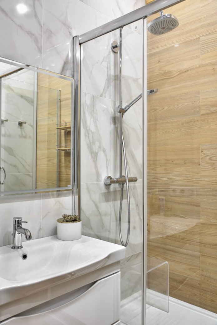 Baño blanco y marrón