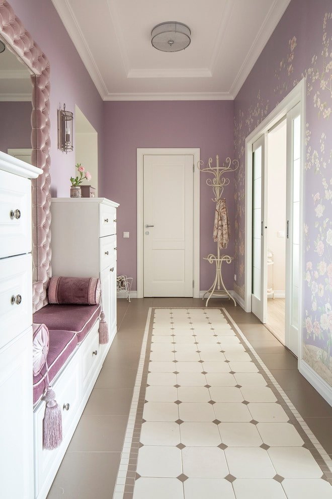 Puertas de colores claros en combinación con los muebles del interior