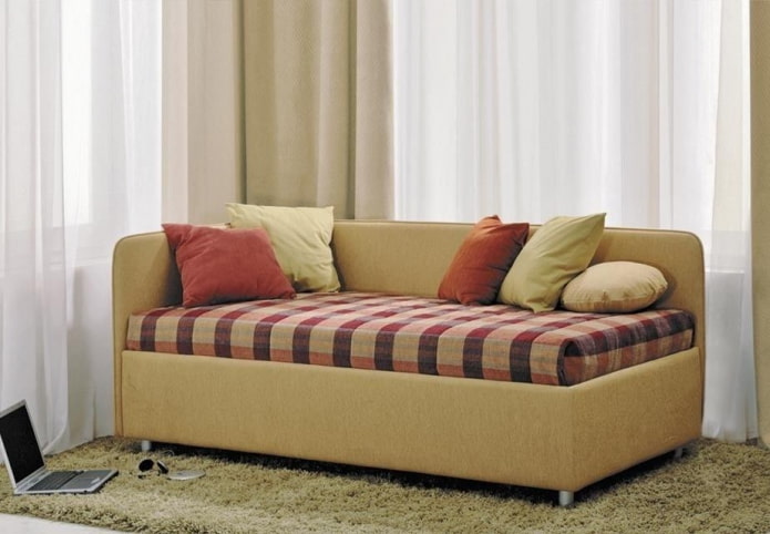 Otomana beige en el interior