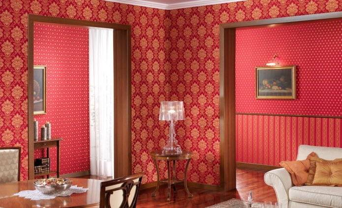 papel pintado de tela roja en el interior