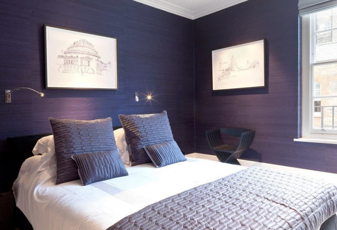 Papel pintado de tela morado en el dormitorio
