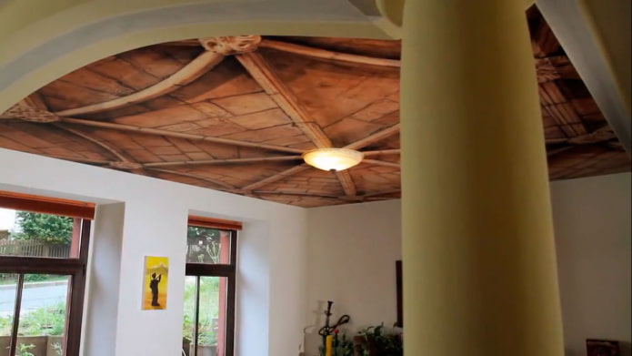 Tela estirada bajo el árbol
