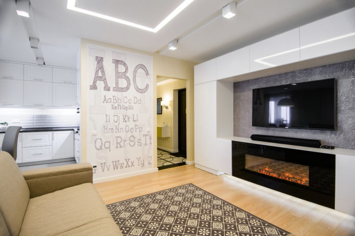 Chimenea debajo del televisor en el interior