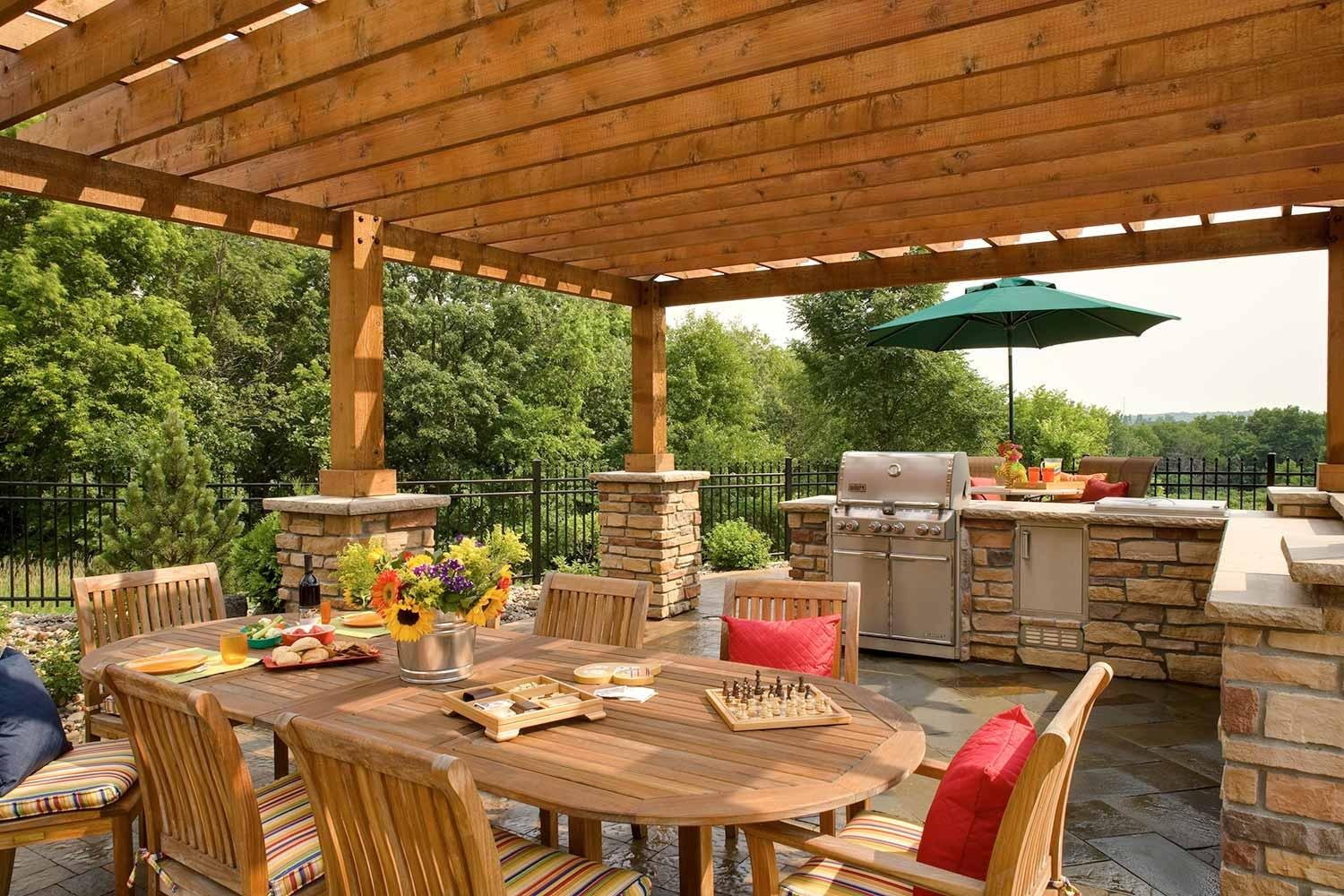 cocina de verano en la terraza con parrilla