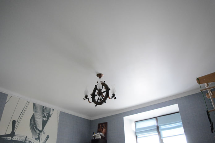 techo de tela en la habitación infantil
