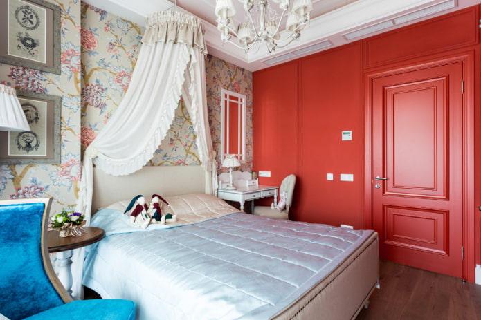 Puertas rojas en el interior