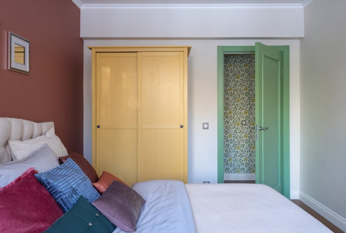 Puertas verdes en el interior