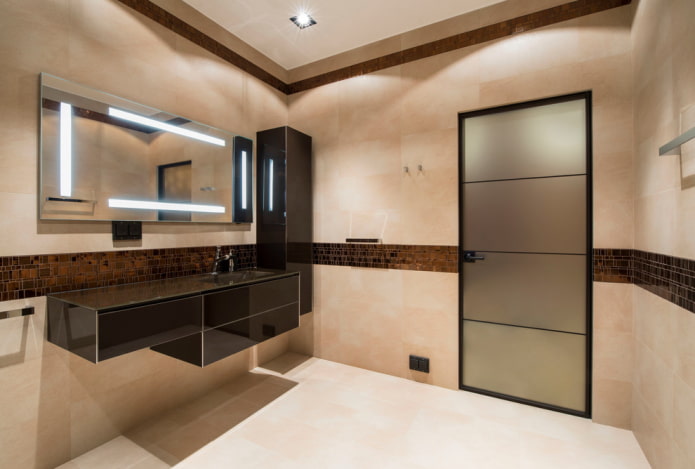 Puertas mate en el interior de un baño