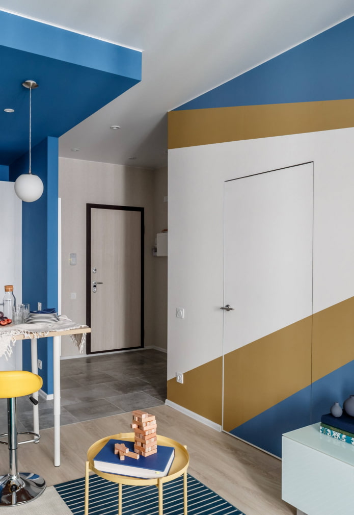puertas multicolor en el interior
