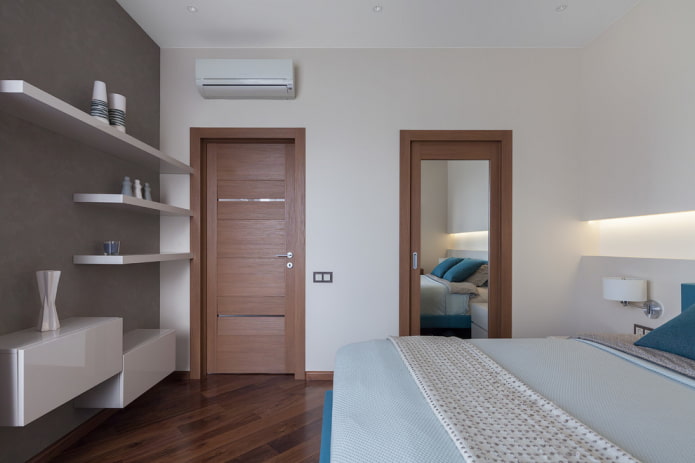 puertas en el interior del dormitorio