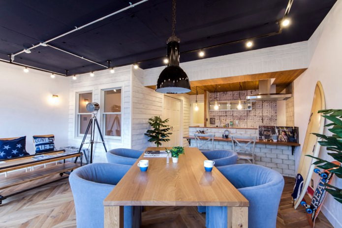 techo azul en estilo loft