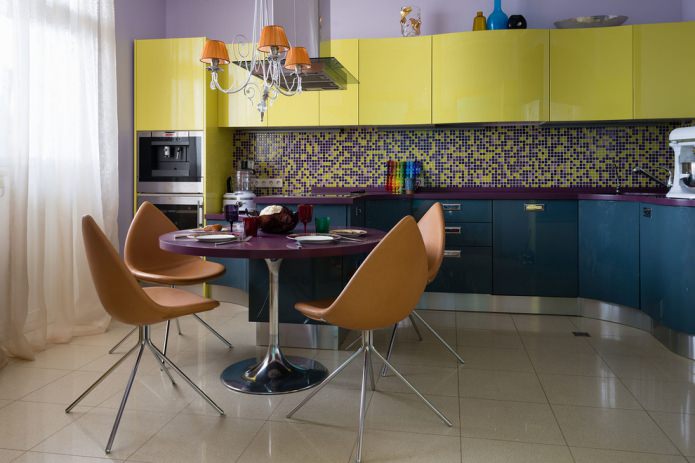 combinación de mesa y encimera moradas