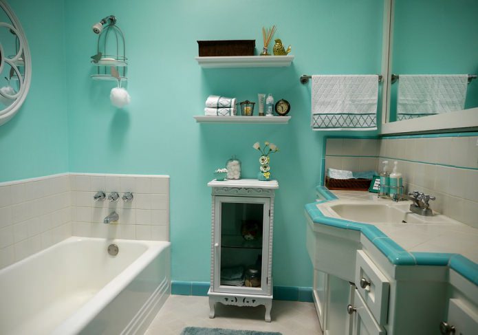 blanco y turquesa en el baño