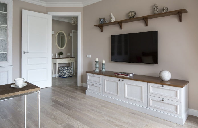 Mueble para TV en el interior en estilo provenzal