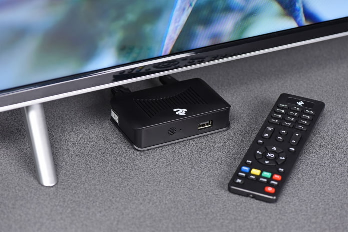 Decodificador y mando a distancia para TV