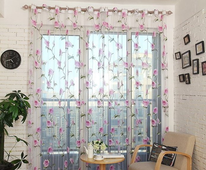 tul con estampado floral