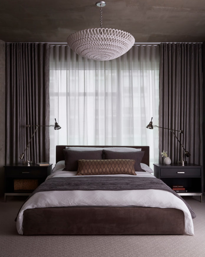 cortinas con visillos en el interior del dormitorio