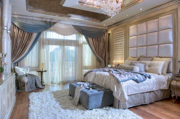cortinas en combinación con un lambrequín en el dormitorio