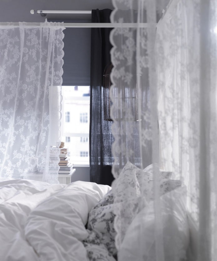 Cortinas de encaje en el dormitorio