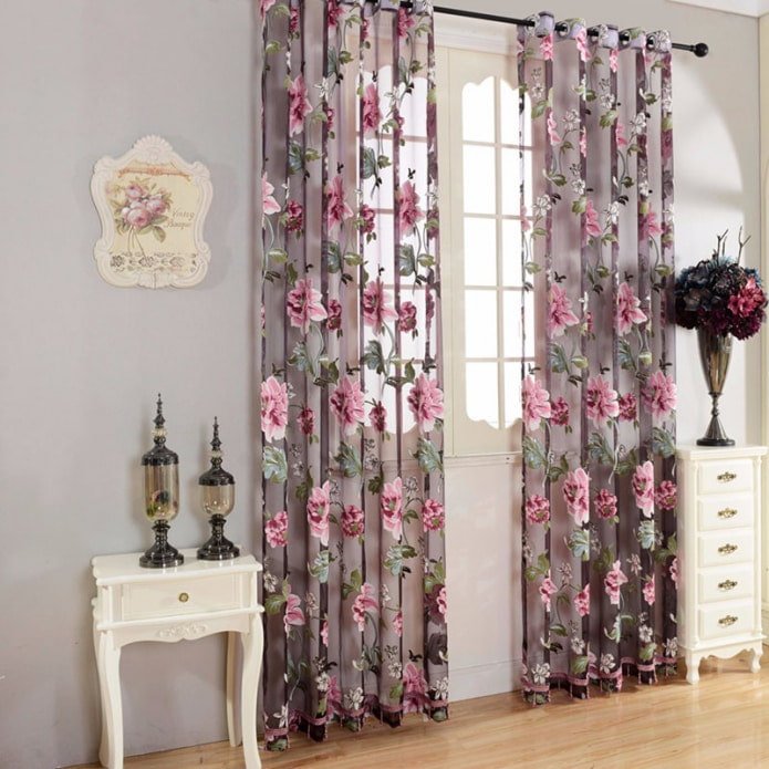 tul con estampado floral