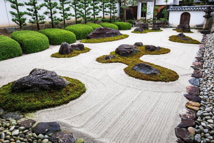 Jardín de rocas japonés en la dacha