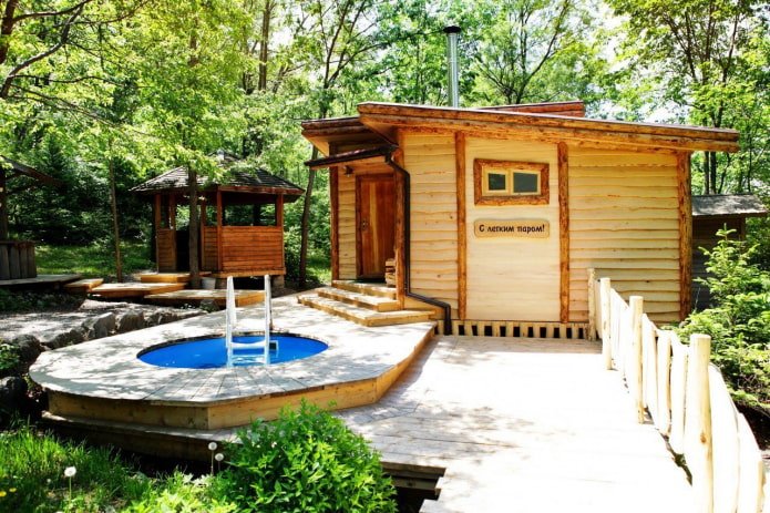 baños en la casa de campo con fuente