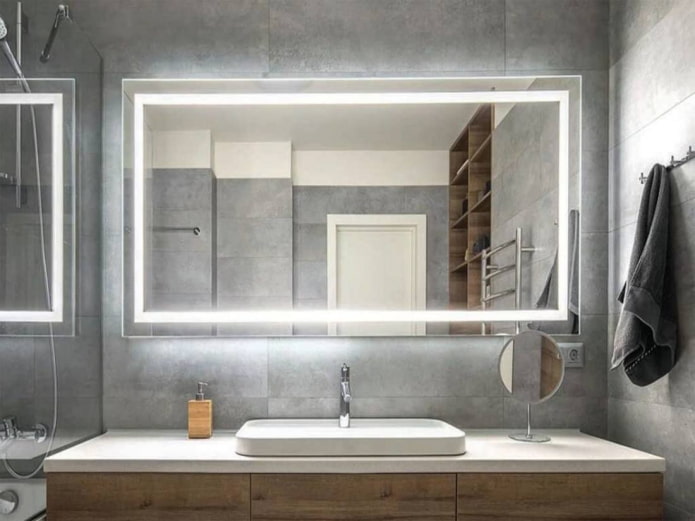 backlighting around the boundary of the mirror