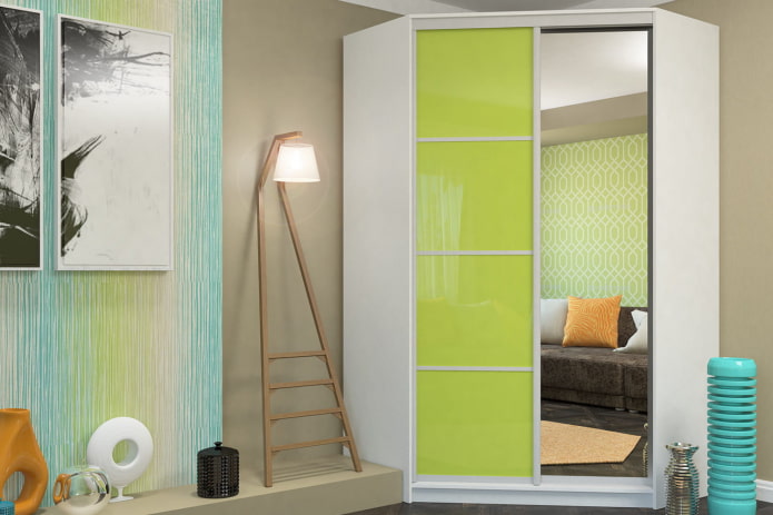 Armario esquinero trapezoidal en el salón