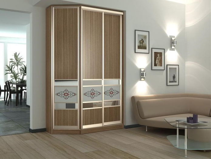 Diseño de un armario esquinero en el interior del recibidor