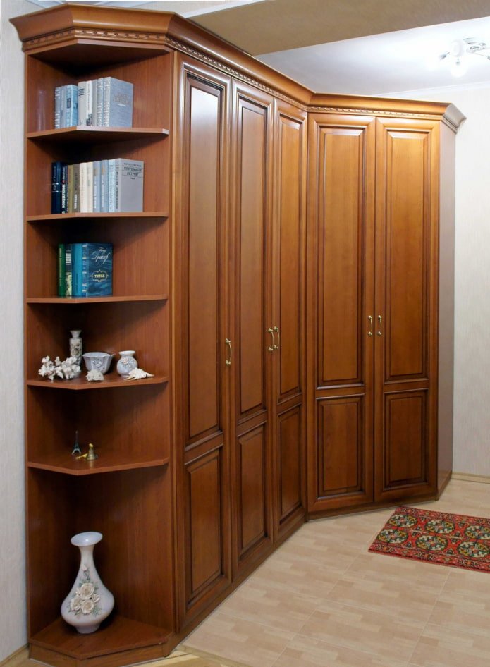 Armario con puertas abatibles