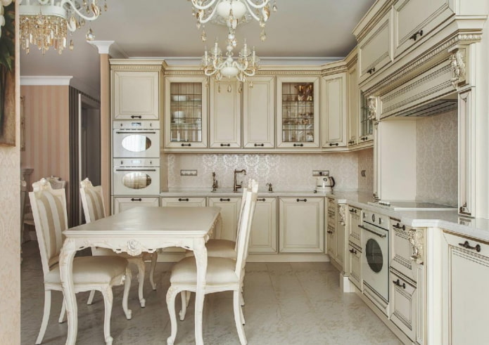 cocina esquinera de estilo clásico