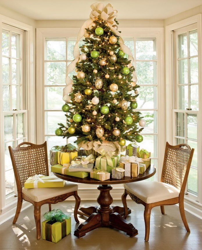 Árbol de Navidad verde amarillento