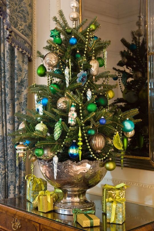 Decoración de bolas verdes