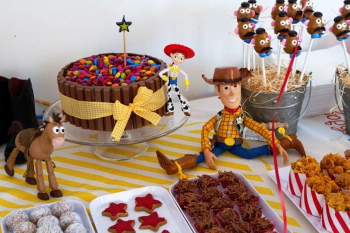 Arreglo de mesa en honor a un cumpleaños