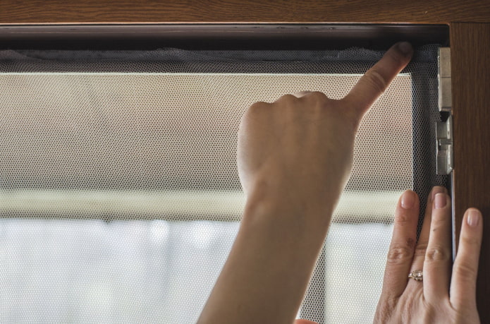 Instalación de una mosquitera universal