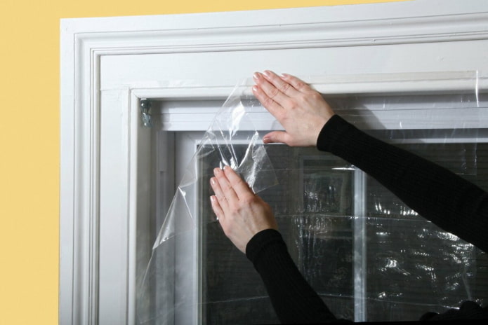 Sellado de la ventana con película