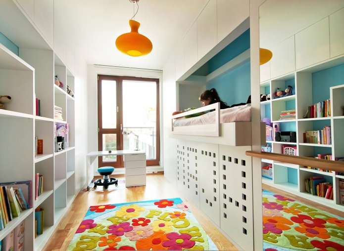 Muebles de armario en una habitación infantil