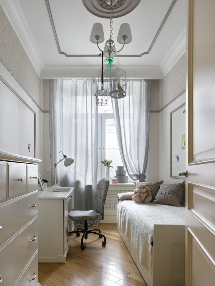 Cortinas en una habitación infantil estrecha