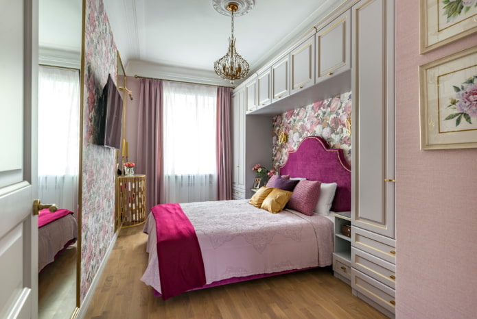 Cama en un nicho de armarios