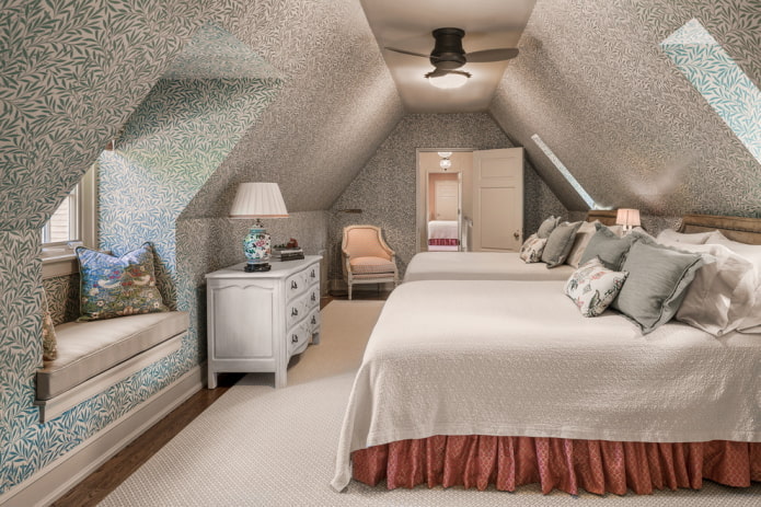 Disposición de muebles en un dormitorio estrecho