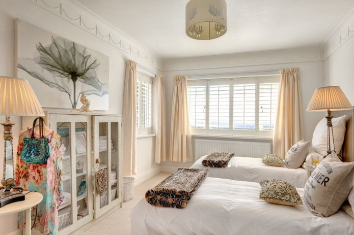 dormitorio estrecho de estilo shabby chic