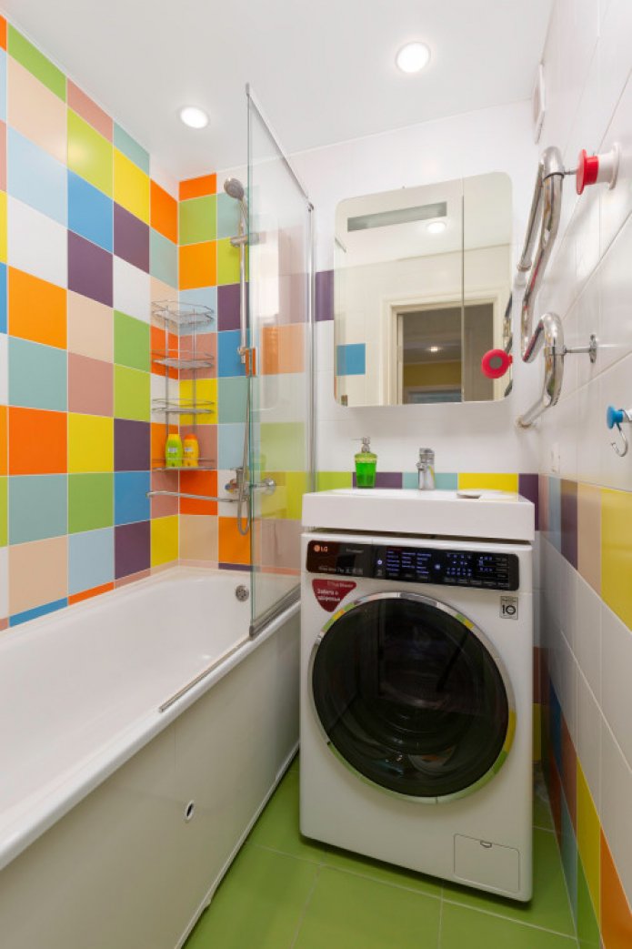 baño pequeño y luminoso
