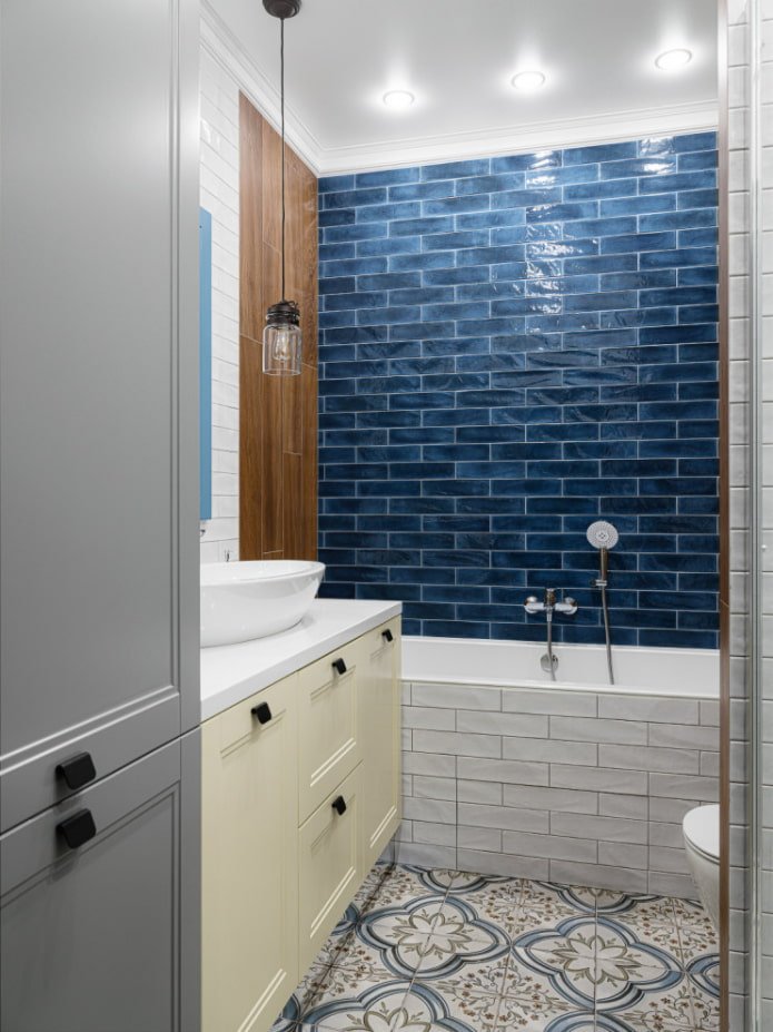focos sobre la bañera