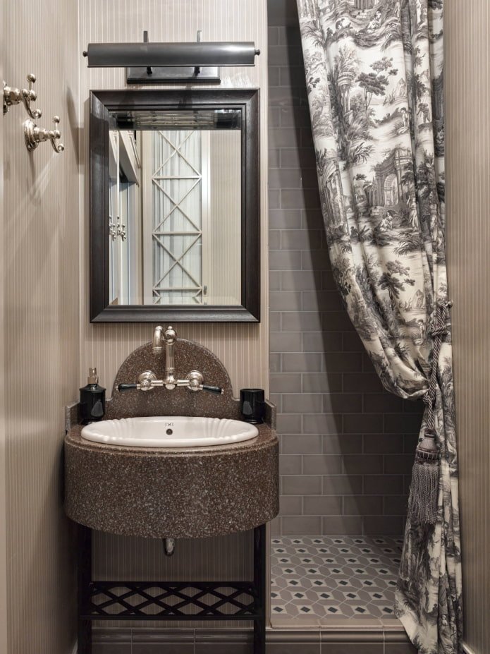 Ducha con azulejos