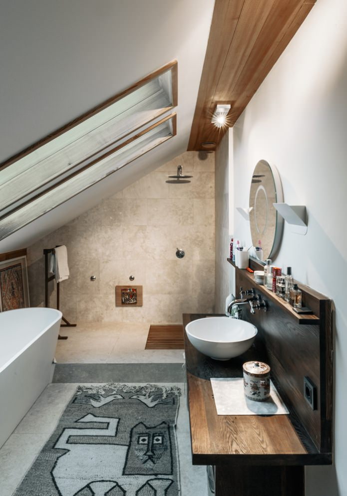 Baño abuhardillado